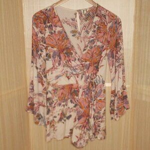 PPLA Womens Floral Bell Sleeve Shorts Romper XS